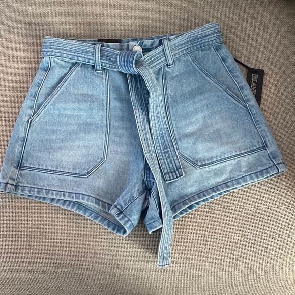 NWT Blank NYC Light Blue Jean Belted Shorts Size 24 - Picture 2 of 12